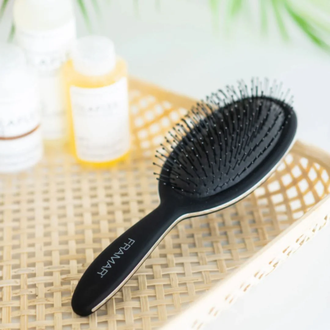 Black to the Future Detangle Brush - Image 2